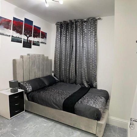 3 Bedroom Whalley Aparthotel Burnley Extérieur photo