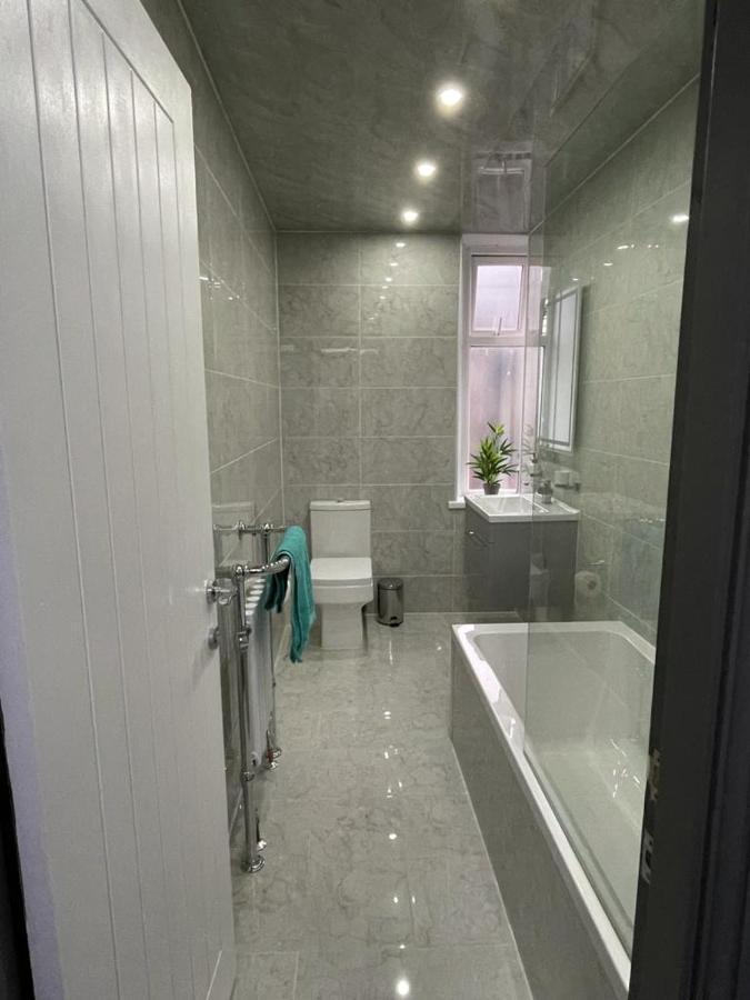 3 Bedroom Whalley Aparthotel Burnley Extérieur photo