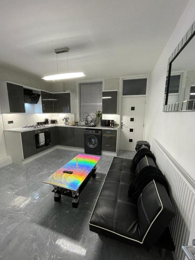 3 Bedroom Whalley Aparthotel Burnley Extérieur photo